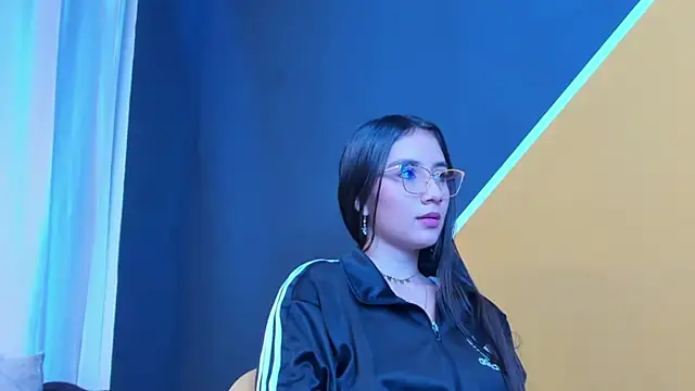 Vaiolletcooper online show from April 2026 01:52:02 PM