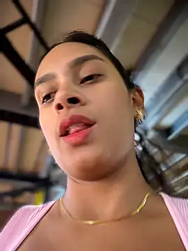 Snapshot of LunaHeat chatting on February 2026 03:00:01 PM LunaHeat online show from February 2026 03:00:01 PM