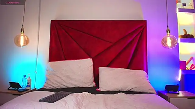 NahomiRoss online show from May 2026 01:19:01 PM