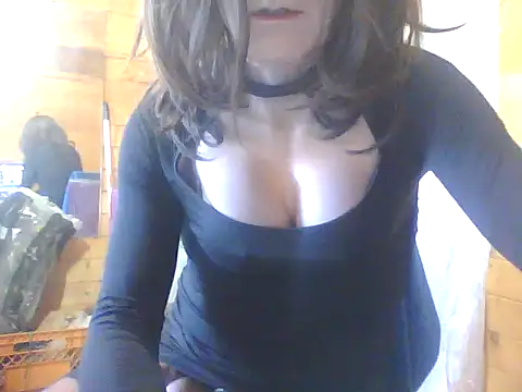 Snapshot of Luanatrav1 chatting on February 2026 02:15:01 PM Luanatrav1 online show from February 2026 02:15:01 PM