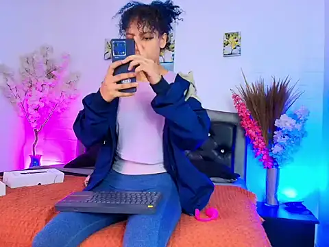 Snapshot of HannahBlue_ chatting on February 2026 12:20:01 PM HannahBlue online show from February 2026 12:20:01 PM