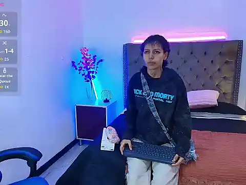 Snapshot of HannahBlue_ chatting on March 2026 12:11:01 PM HannahBlue online show from March 2026 12:11:01 PM