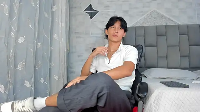 Snapshot of SalvatoreBenford chatting on February 2026 05:01:02 AM SalvatoreBenford online show from February 2026 05:01:02 AM