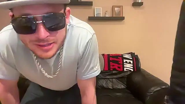 mr mrs glitter online show from April 2026 05:16:02 AM