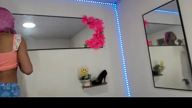 Darianna Atehortua online show from March 2026 09:36:01 PM