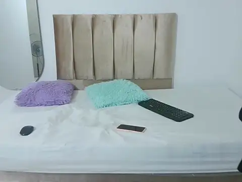 Snapshot of Yizz_laan chatting on February 2026 11:57:02 PM Yizz laan online show from February 2026 11:57:02 PM