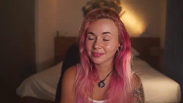 Sarah Pink online show from April 2026 02:36:02 PM