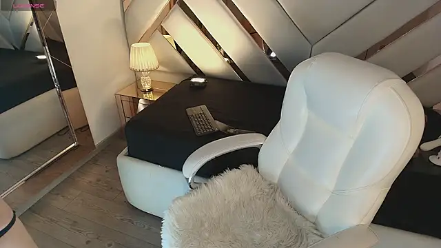 Nia Crawford online show from March 2026 04:13:02 AM