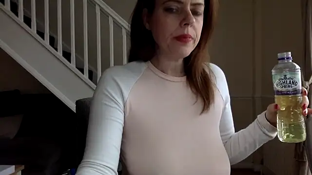 Snapshot of ElizabethArden42- chatting on February 2026 02:05:02 PM ElizabethArden42- online show from February 2026 02:05:02 PM