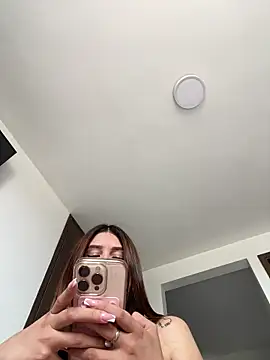 Snapshot of alison_parkerr26 chatting on February 2026 07:15:02 PM alison parkerr26 online show from February 2026 07:15:02 PM