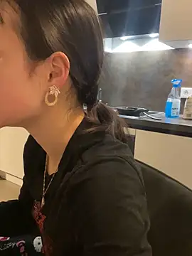 Just-Lilly online show from April 2026 07:51:02 PM