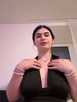 Snapshot of Evie-Moore chatting on February 2026 10:53:01 PM Evie-Moore online show from February 2026 10:53:01 PM