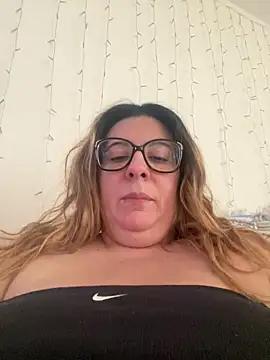 JasmineGlow7 online show from April 2026 01:50:01 PM