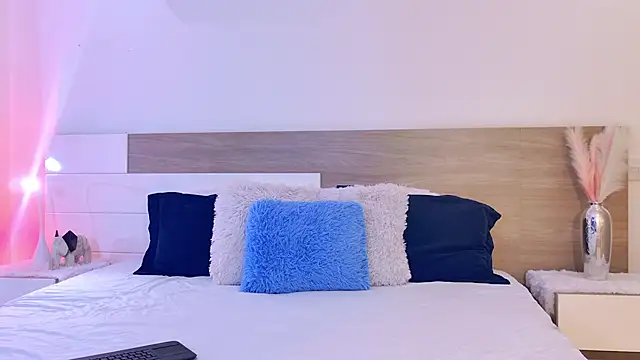 SaraLacrof online show from February 2026 11:50:01 AM