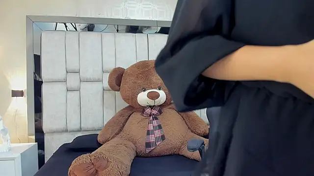 ValeryCooper18 online show from February 2026 07:47:02 PM