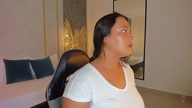 Snapshot of sophia_solerr chatting on February 2026 07:53:02 PM sophia solerr online show from February 2026 07:53:02 PM