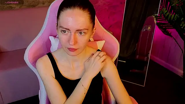 KristineValbuena online show from February 2026 01:10:02 AM