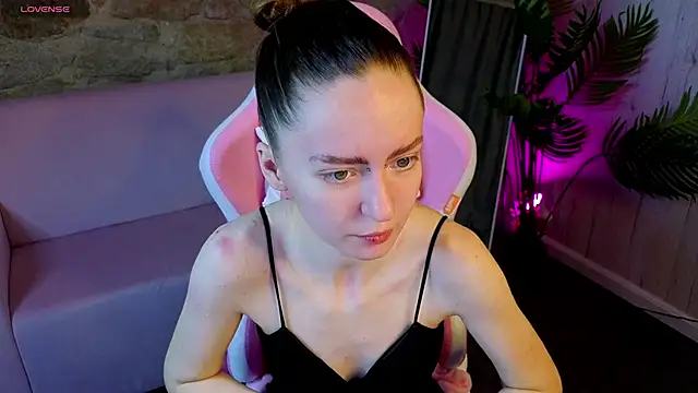 KristineValbuena online show from February 2026 01:24:01 AM