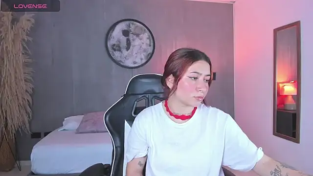 Snapshot of charlottee27_ chatting on February 2026 02:08:02 AM charlottee27 online show from February 2026 02:08:02 AM