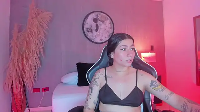 charlottee27  online show from May 2026 02:28:01 AM