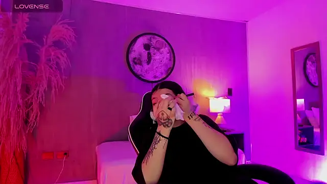 charlottee27  online show from May 2026 01:58:01 AM