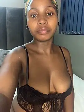 Snapshot of SexyLaylahx chatting on February 2026 01:32:01 AM SexyLaylahx online show from February 2026 01:32:01 AM