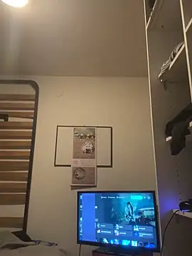 Snapshot of leh31l chatting on February 2026 06:00:02 PM leh31l online show from February 2026 06:00:02 PM