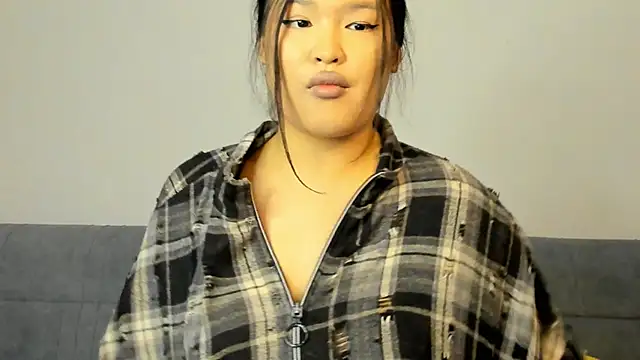 Snapshot of luna_yum chatting on February 2026 06:12:02 PM luna yum online show from February 2026 06:12:02 PM