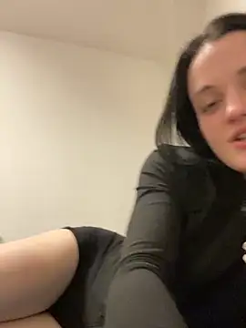 Snapshot of LeonieClaire chatting on February 2026 10:03:02 PM LeonieClaire online show from February 2026 10:03:02 PM