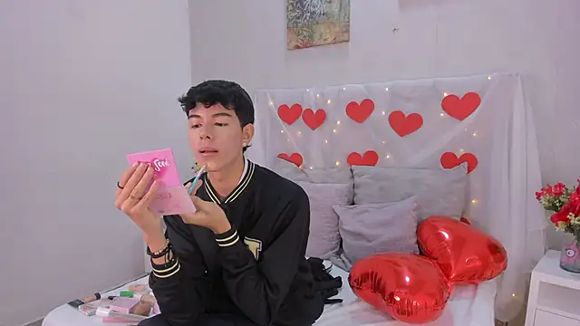 Snapshot of noah_lewiss chatting on February 2026 10:56:02 AM noah lewiss online show from February 2026 10:56:02 AM