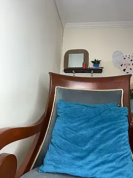 LilaRvsh online show from April 2026 05:47:02 PM