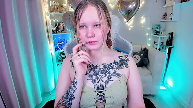 Snapshot of AnnieVibe chatting on February 2026 06:15:02 PM AnnieVibe online show from February 2026 06:15:02 PM