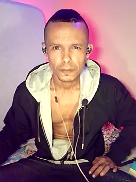 Snapshot of DeivisDeejay chatting on April 2026 10:24:02 AM DeivisDeejay online show from April 2026 10:24:02 AM