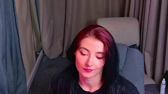NicoleLuxe online show from May 2026 06:27:01 PM
