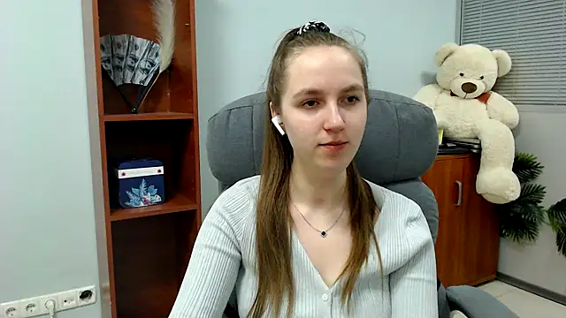 Snapshot of Nessi-Morris chatting on February 2026 08:18:01 AM Nessi-Morris online show from February 2026 08:18:01 AM