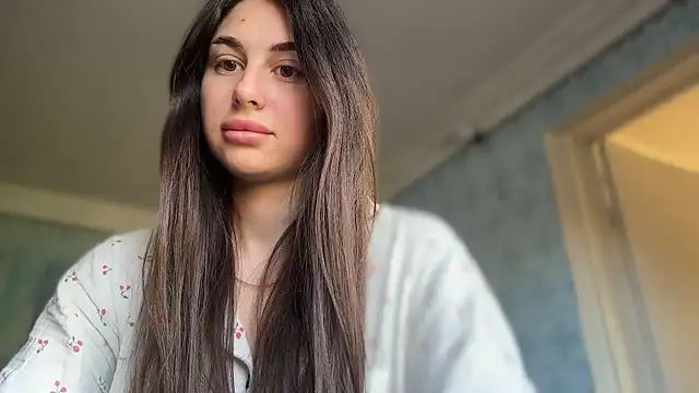 LiluMartiznir online show from April 2026 05:47:01 AM