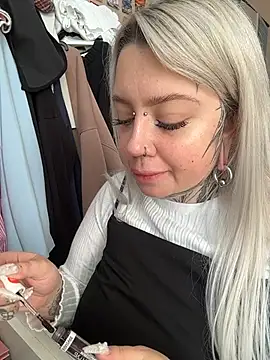 Snapshot of Chiibi chatting on February 2026 08:24:02 AM Chiibi online show from February 2026 08:24:02 AM