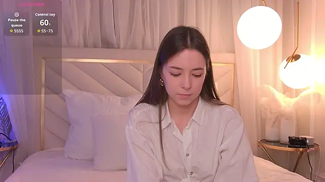 Snapshot of AlisseMoore chatting on February 2026 06:43:02 AM AlisseMoore online show from February 2026 06:43:02 AM