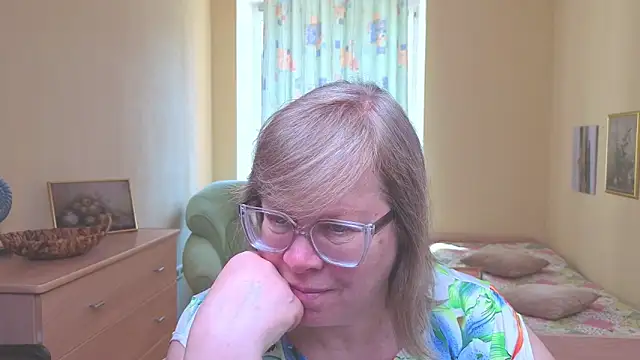 Emma Eclipsee online show from April 2026 08:30:01 AM