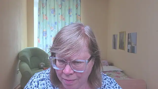 Emma Eclipsee online show from May 2026 11:26:02 AM
