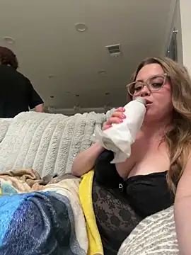 Snapshot of xxlivecouple chatting on February 2026 03:03:01 AM xxlivecouple online show from February 2026 03:03:01 AM