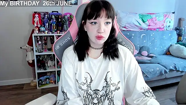 MollysLand online show from June 2026 09:06:02 AM
