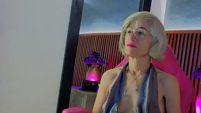 miss monserrate01 online show from May 2026 01:18:01 PM