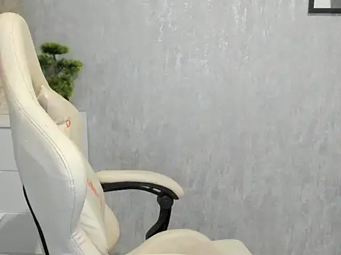MistressMiia online show from May 2026 05:21:02 PM
