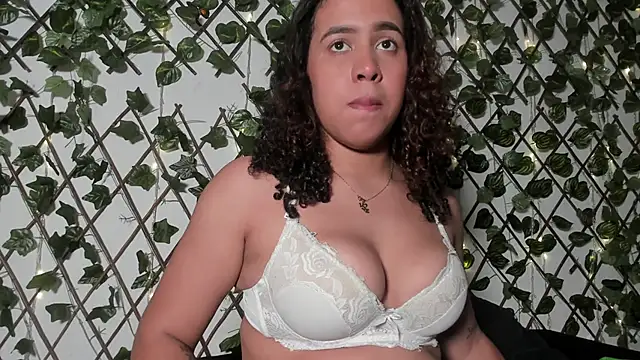 Snapshot of MelanysmithH chatting on February 2026 03:21:01 PM MelanysmithH online show from February 2026 03:21:01 PM