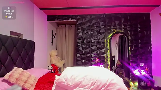 Snapshot of LINDA_BLER chatting on February 2026 01:32:01 AM LINDA BLER online show from February 2026 01:32:01 AM