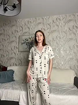 LynaFrost online show from May 2026 04:04:02 PM