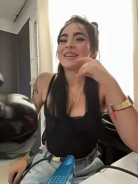 Snapshot of Sara_Fernandez_ chatting on February 2026 02:24:02 PM Sara Fernandez online show from February 2026 02:24:02 PM