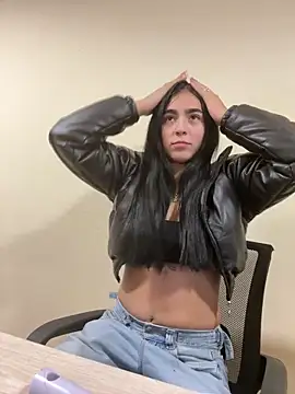 Sara Fernandez  online show from March 2026 01:28:01 PM