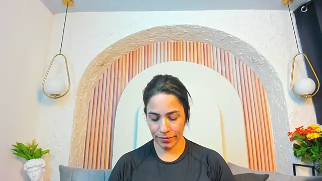 violet scott  online show from May 2026 11:13:01 PM